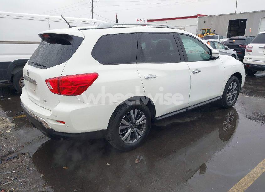 Photo 4 of 2018 Nissan Pathfinder SV (VIN 5N1DR2MN8JC637481)
