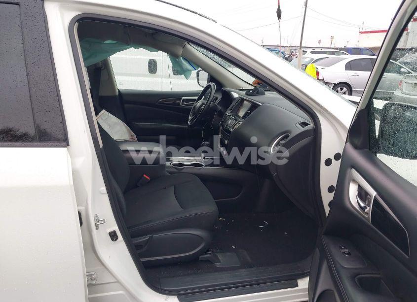 Photo 5 of 2018 Nissan Pathfinder SV (VIN 5N1DR2MN8JC637481)