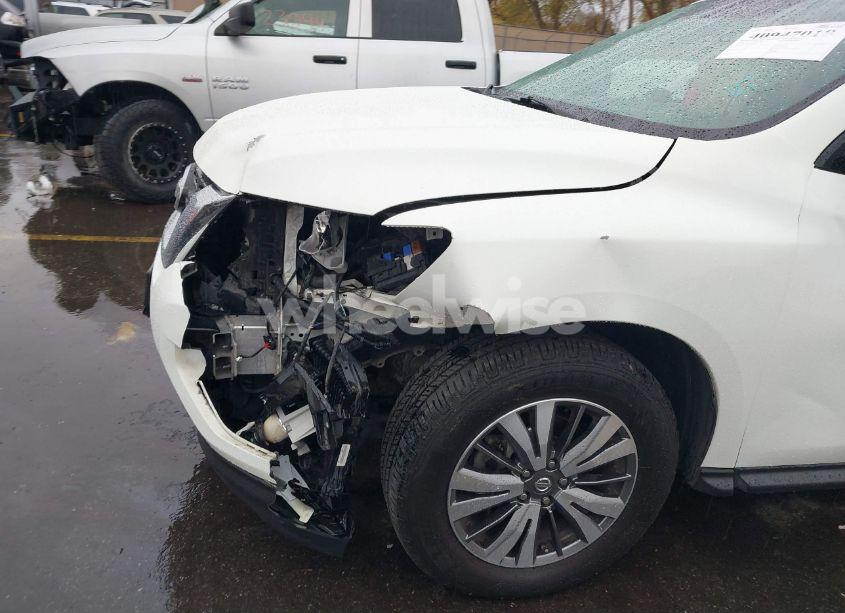 Photo 6 of 2018 Nissan Pathfinder SV (VIN 5N1DR2MN8JC637481)