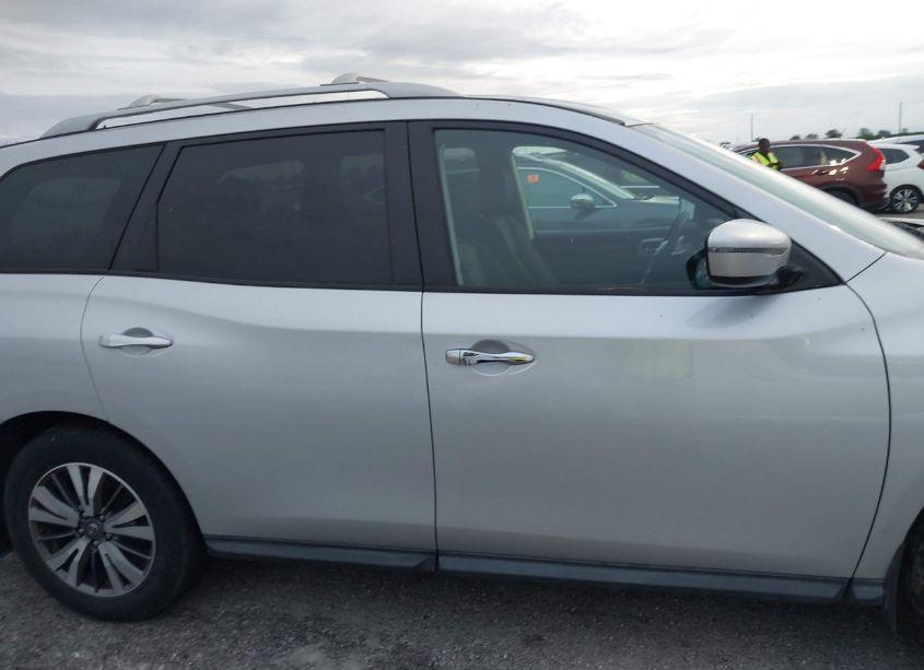 Photo 13 of 2017 Nissan Pathfinder S (VIN 5N1DR2MN9HC638021)