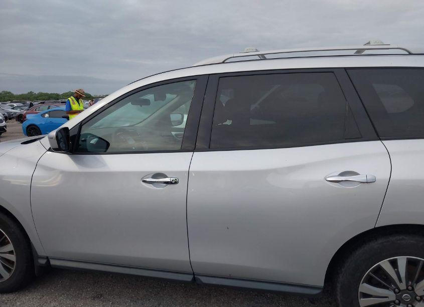 Photo 14 of 2017 Nissan Pathfinder S (VIN 5N1DR2MN9HC638021)