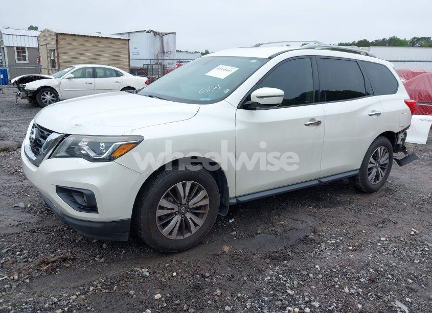 Photo 2 of 2017 Nissan Pathfinder SV (VIN 5N1DR2MN9HC646104)