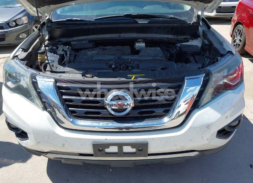 Photo 10 of 2017 Nissan Pathfinder SV (VIN 5N1DR2MN9HC661380)