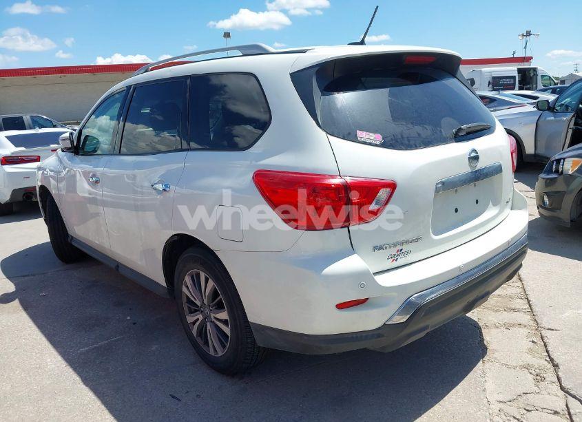 Photo 3 of 2017 Nissan Pathfinder SV (VIN 5N1DR2MN9HC661380)