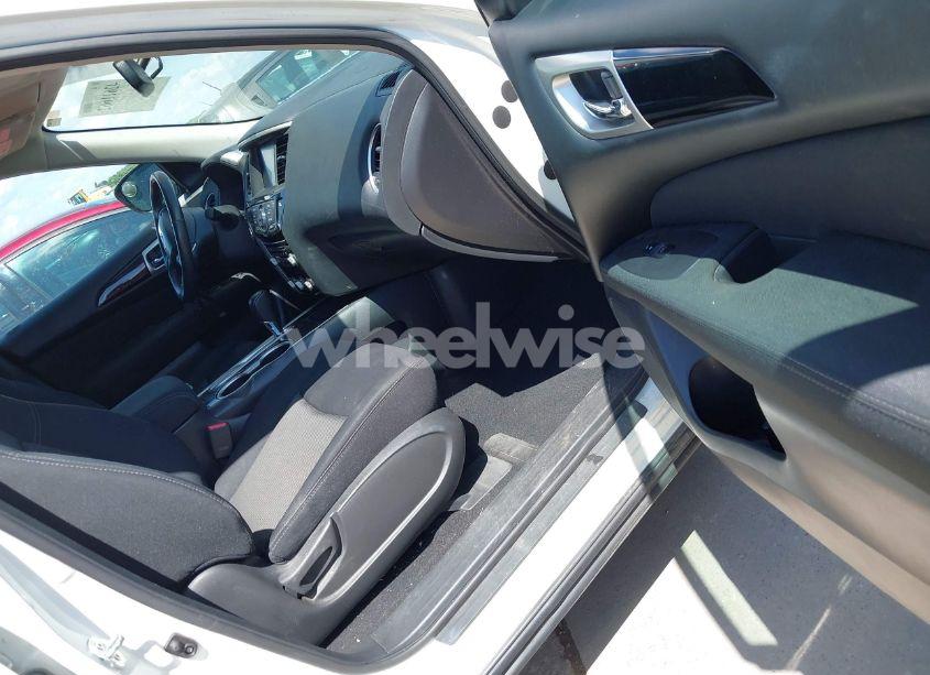 Photo 5 of 2017 Nissan Pathfinder SV (VIN 5N1DR2MN9HC661380)