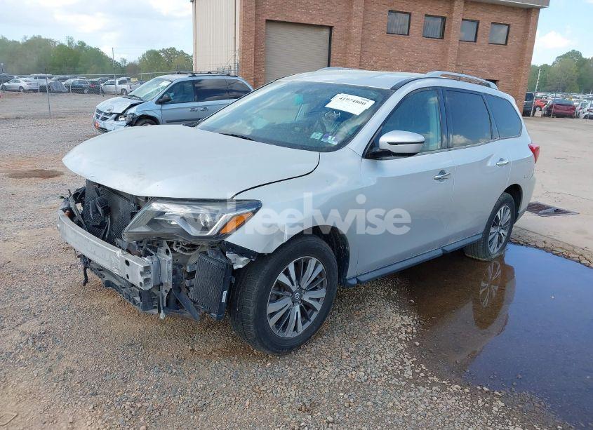 Photo 2 of 2017 Nissan Pathfinder SV (VIN 5N1DR2MN9HC664487)