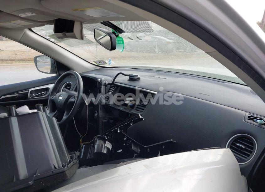 Photo 5 of 2017 Nissan Pathfinder SV (VIN 5N1DR2MN9HC664487)