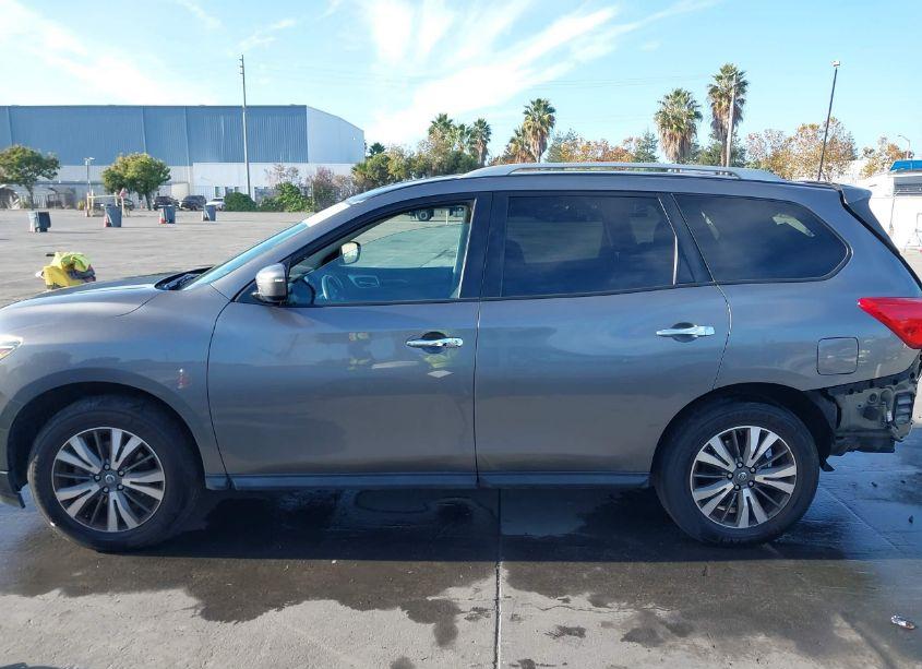 Photo 15 of 2017 Nissan Pathfinder SV (VIN 5N1DR2MN9HC680320)