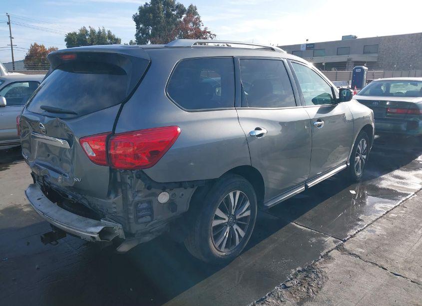 Photo 4 of 2017 Nissan Pathfinder SV (VIN 5N1DR2MN9HC680320)