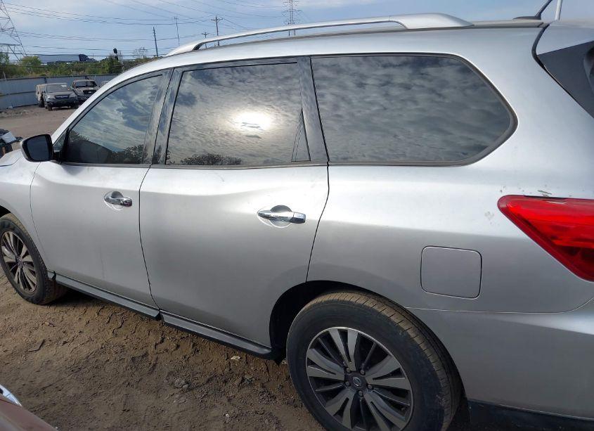 Photo 14 of 2017 Nissan Pathfinder SV (VIN 5N1DR2MN9HC697537)