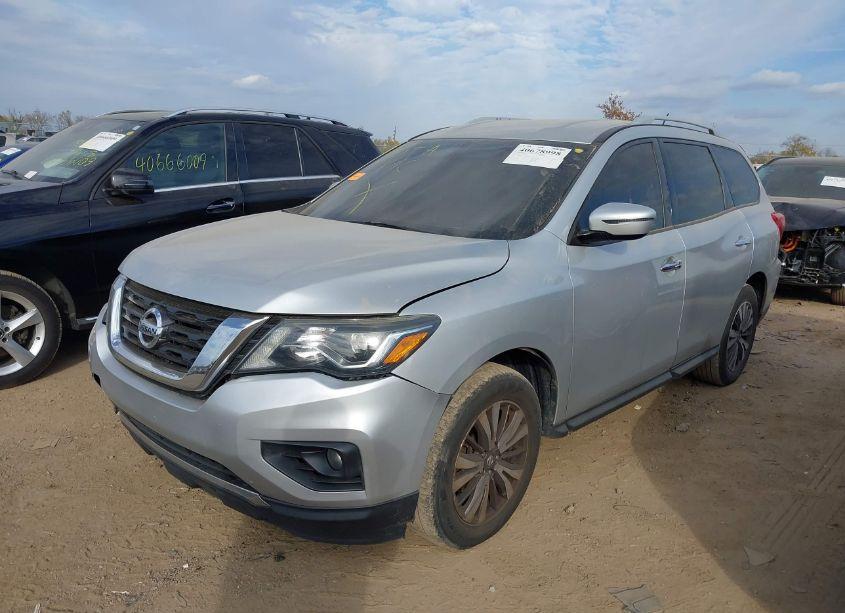 Photo 2 of 2017 Nissan Pathfinder SV (VIN 5N1DR2MN9HC697537)