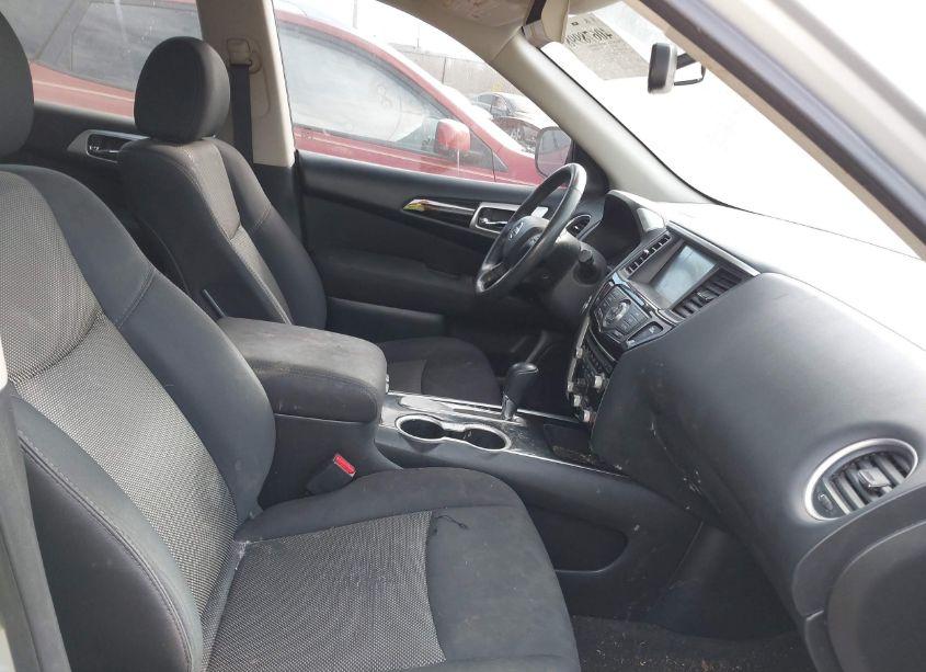 Photo 5 of 2017 Nissan Pathfinder SV (VIN 5N1DR2MN9HC697537)