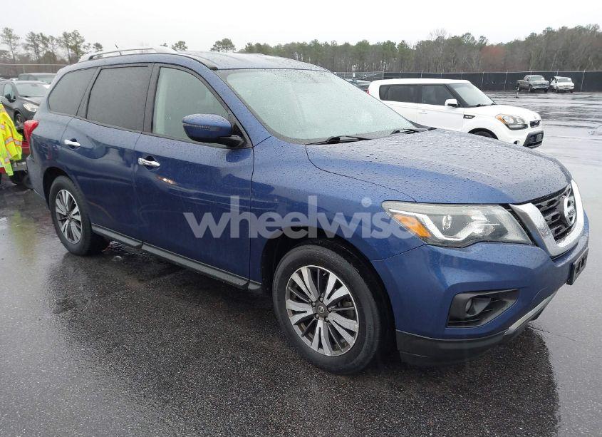 2017 Nissan Pathfinder SV (VIN 5N1DR2MN9HC900409) main photo