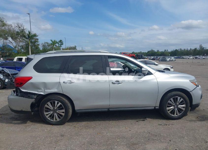Photo 13 of 2018 Nissan Pathfinder SV (VIN 5N1DR2MN9JC637022)