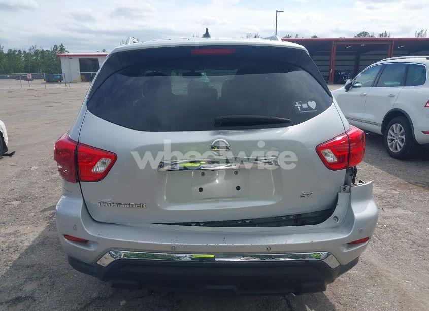 Photo 16 of 2018 Nissan Pathfinder SV (VIN 5N1DR2MN9JC637022)