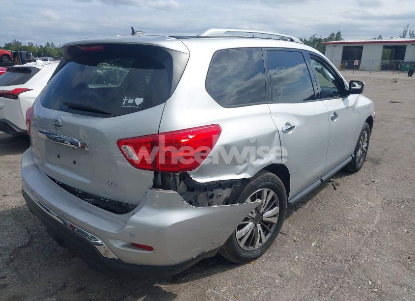 Photo 4 of 2018 Nissan Pathfinder SV (VIN 5N1DR2MN9JC637022)