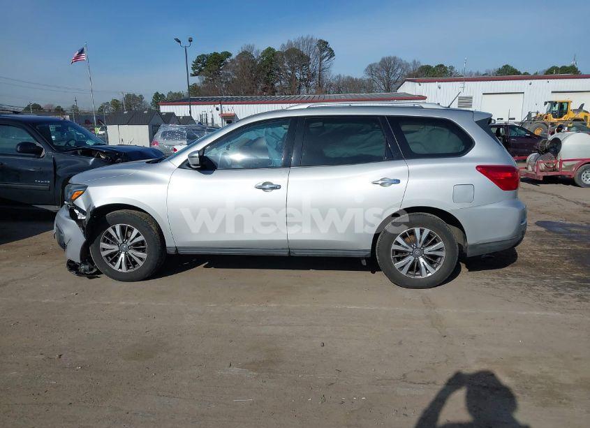 Photo 13 of 2018 Nissan Pathfinder SV (VIN 5N1DR2MN9JC643810)