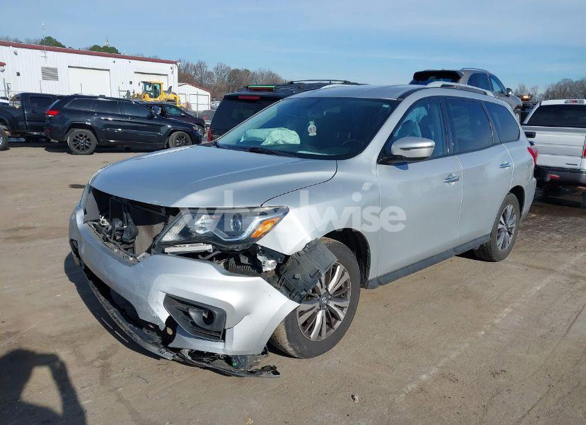 Photo 2 of 2018 Nissan Pathfinder SV (VIN 5N1DR2MN9JC643810)