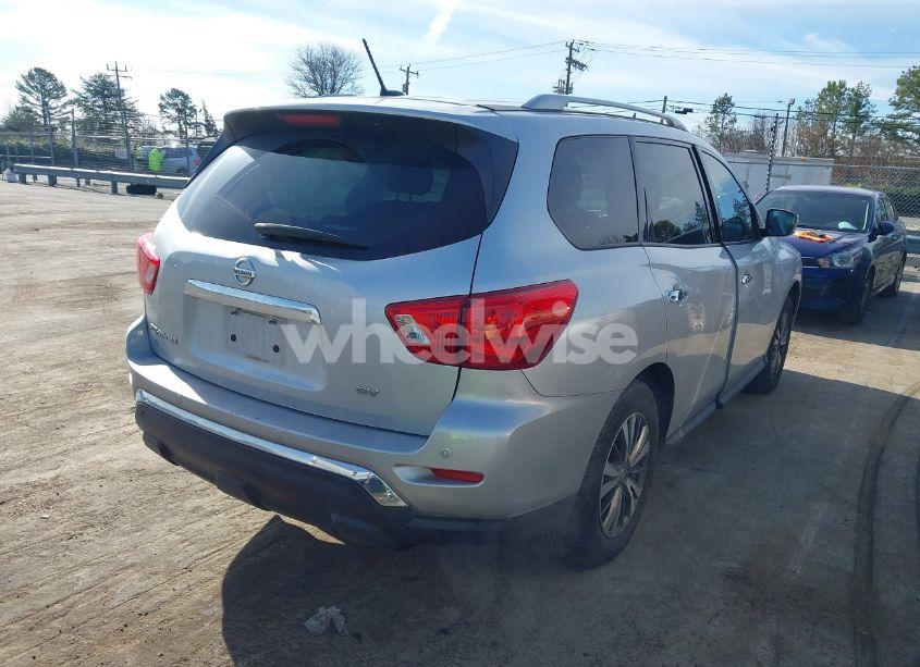 Photo 4 of 2018 Nissan Pathfinder SV (VIN 5N1DR2MN9JC643810)