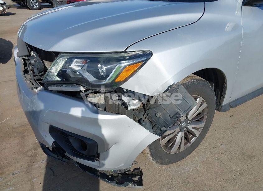 Photo 6 of 2018 Nissan Pathfinder SV (VIN 5N1DR2MN9JC643810)
