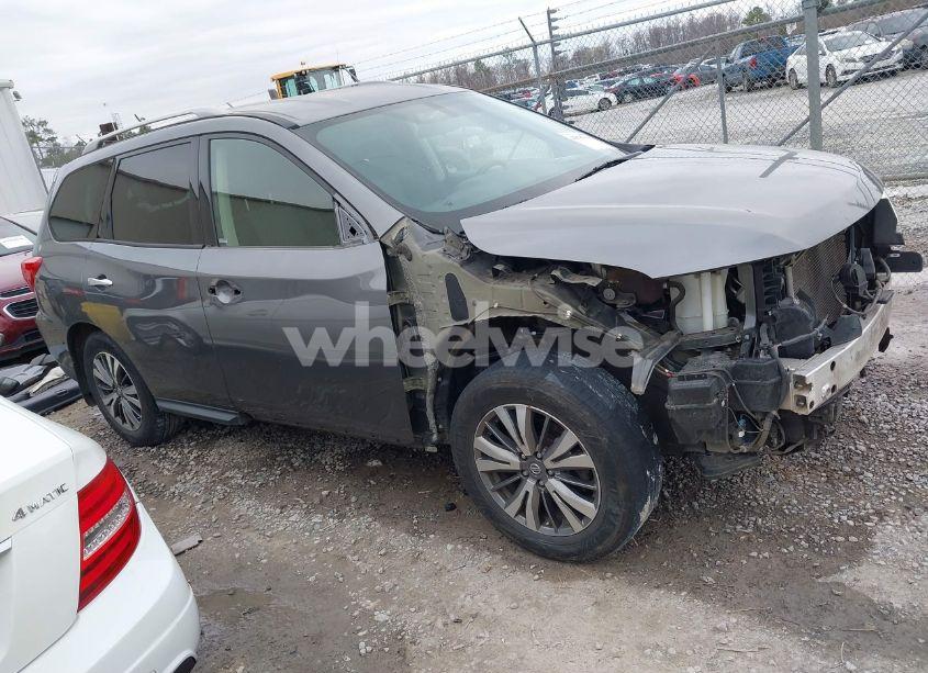 2018 Nissan Pathfinder S (VIN 5N1DR2MN9JC660767) main photo