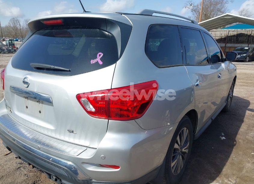 Photo 4 of 2017 Nissan Pathfinder SL (VIN 5N1DR2MNXHC603746)