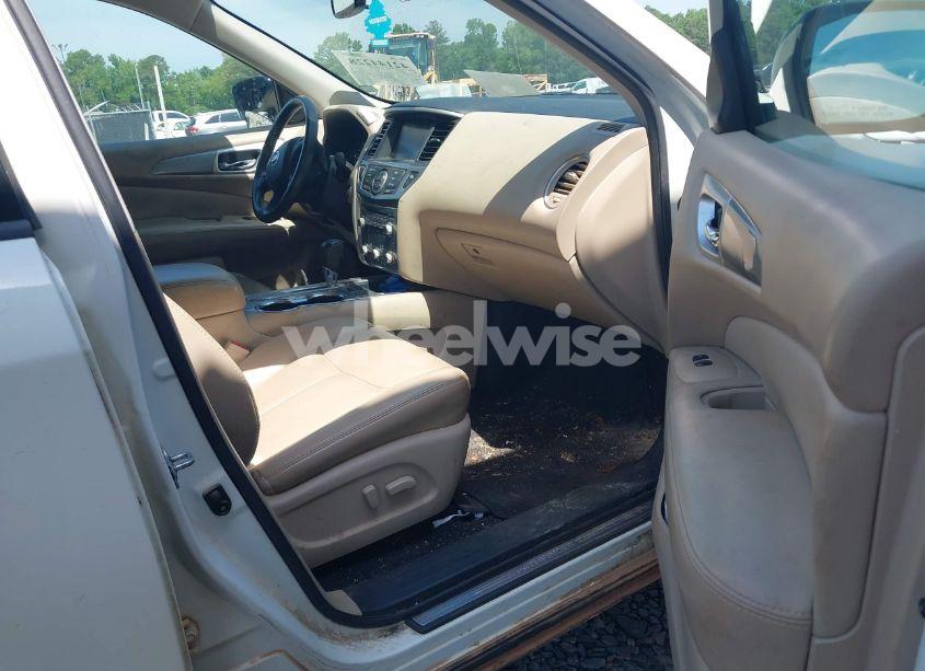 Photo 5 of 2017 Nissan Pathfinder SL (VIN 5N1DR2MNXHC622572)