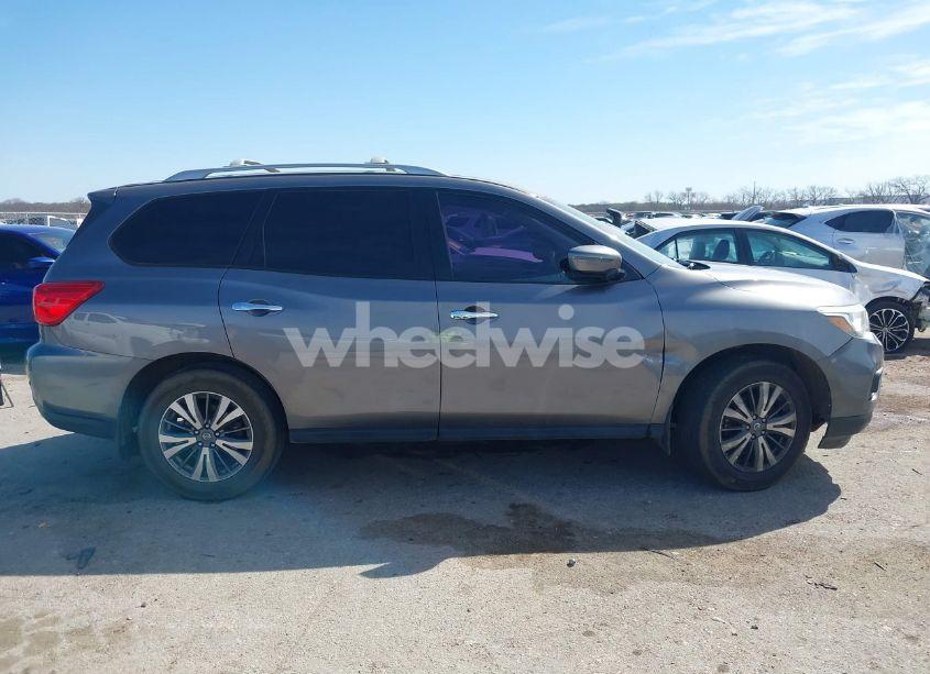 Photo 13 of 2017 Nissan Pathfinder SV (VIN 5N1DR2MNXHC626864)