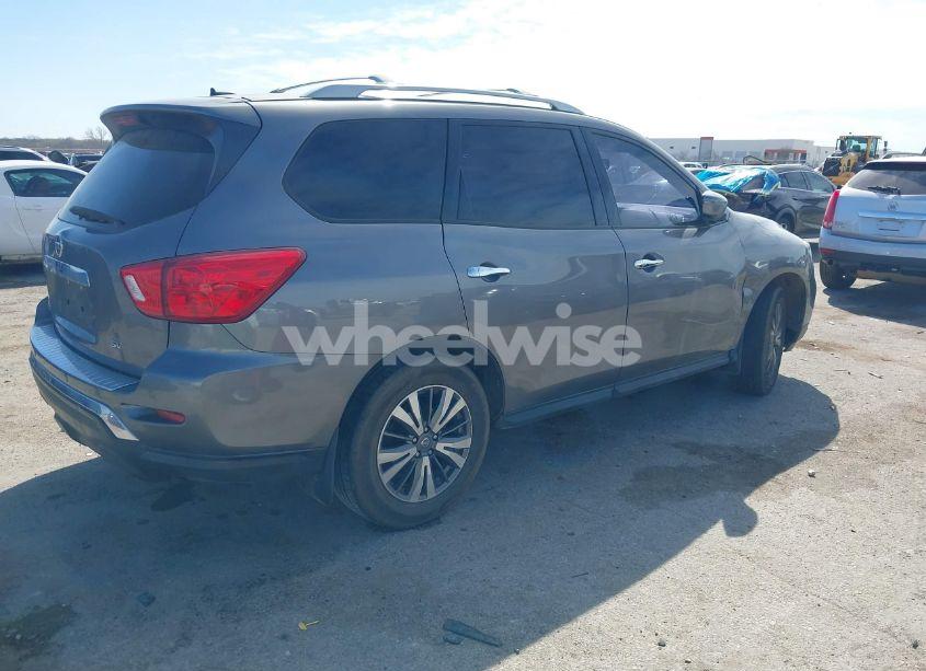 Photo 4 of 2017 Nissan Pathfinder SV (VIN 5N1DR2MNXHC626864)