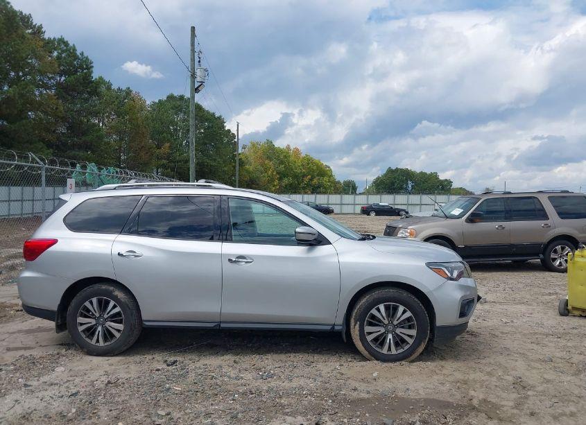 Photo 13 of 2017 Nissan Pathfinder SV (VIN 5N1DR2MNXHC904100)