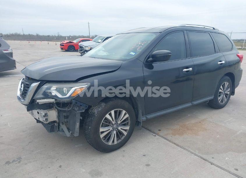 Photo 2 of 2018 Nissan Pathfinder S (VIN 5N1DR2MNXJC625879)