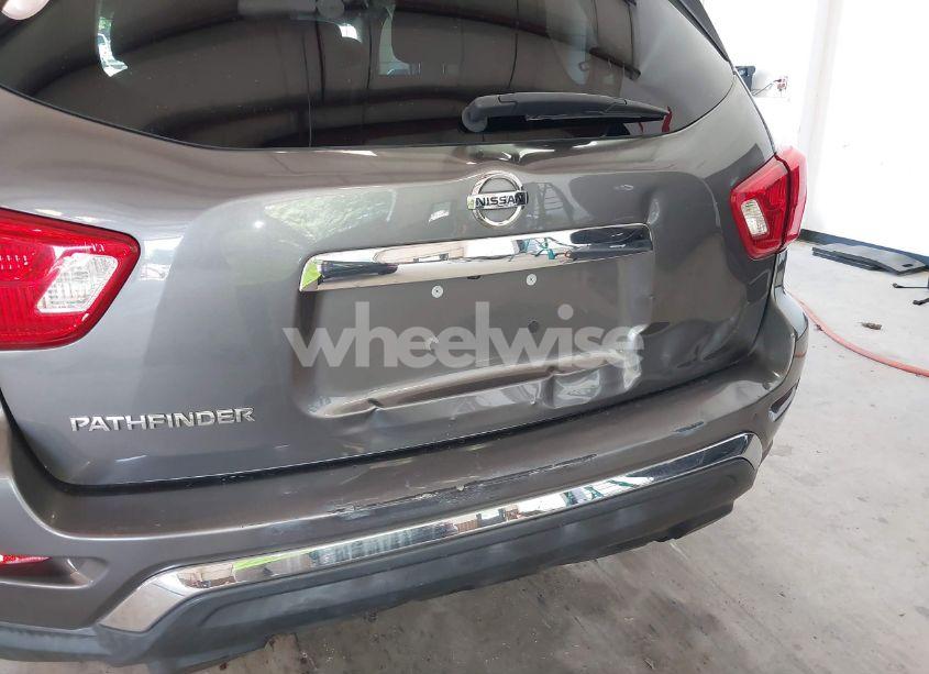 Photo 12 of 2018 Nissan Pathfinder S (VIN 5N1DR2MNXJC646408)