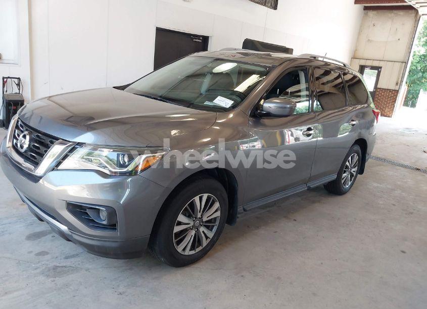 Photo 2 of 2018 Nissan Pathfinder S (VIN 5N1DR2MNXJC646408)