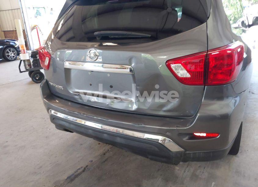 Photo 6 of 2018 Nissan Pathfinder S (VIN 5N1DR2MNXJC646408)