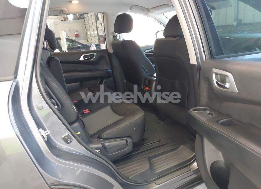 Photo 8 of 2018 Nissan Pathfinder S (VIN 5N1DR2MNXJC646408)