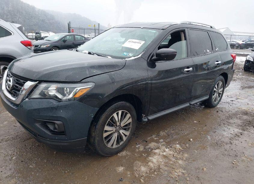 Photo 2 of 2019 Nissan Pathfinder SV (VIN 5N1DR2MNXKC627469)