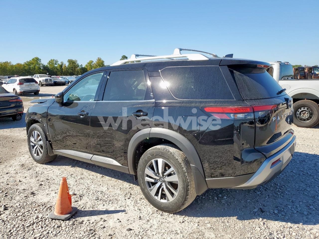 Photo 2 of 2024 NISSAN PATHFINDER SL (VIN 5N1DR3CA7RC292590)