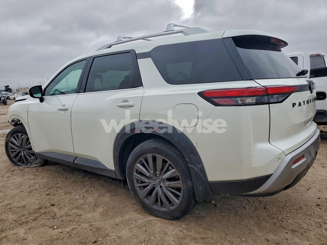 Photo 2 of 2024 NISSAN PATHFINDER SL (VIN 5N1DR3CB6RC203861)