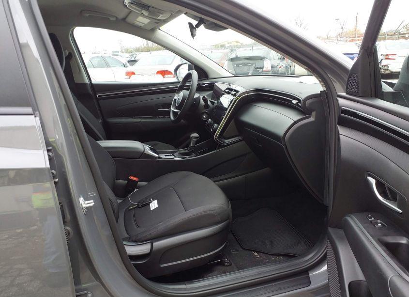 Photo 5 of 2024 Hyundai Tucson SE (VIN 5NMJA3DE9RH433063)