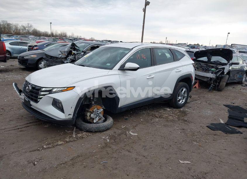 Photo 2 of 2022 Hyundai Tucson SE (VIN 5NMJACAE5NH069738)