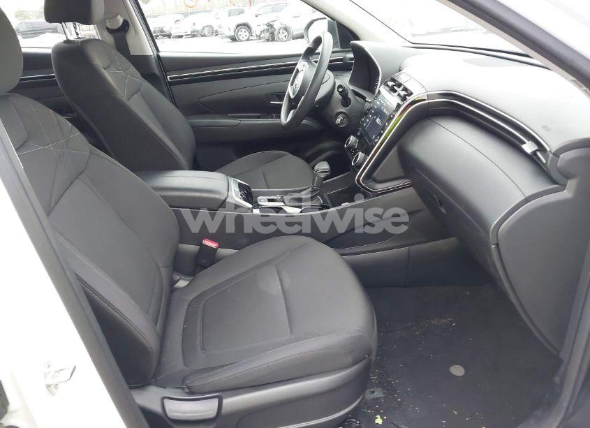 Photo 5 of 2022 Hyundai Tucson SE (VIN 5NMJACAE5NH069738)