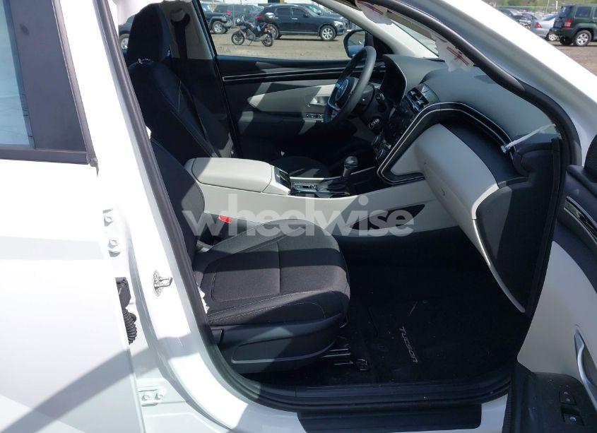 Photo 5 of 2024 Hyundai Tucson SE (VIN 5NMJACDEXRH396069)