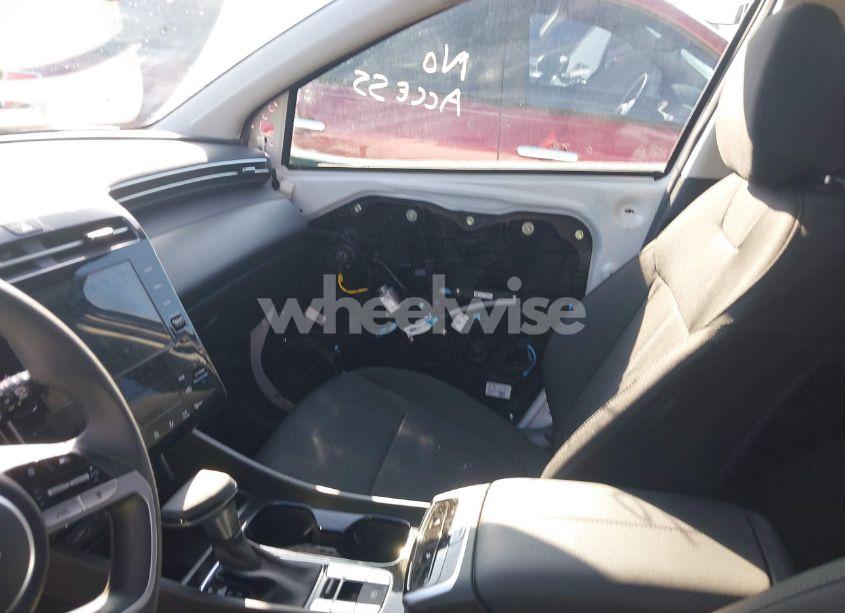 Photo 5 of 2024 Hyundai Tucson SEL (VIN 5NMJB3DE0RH399995)