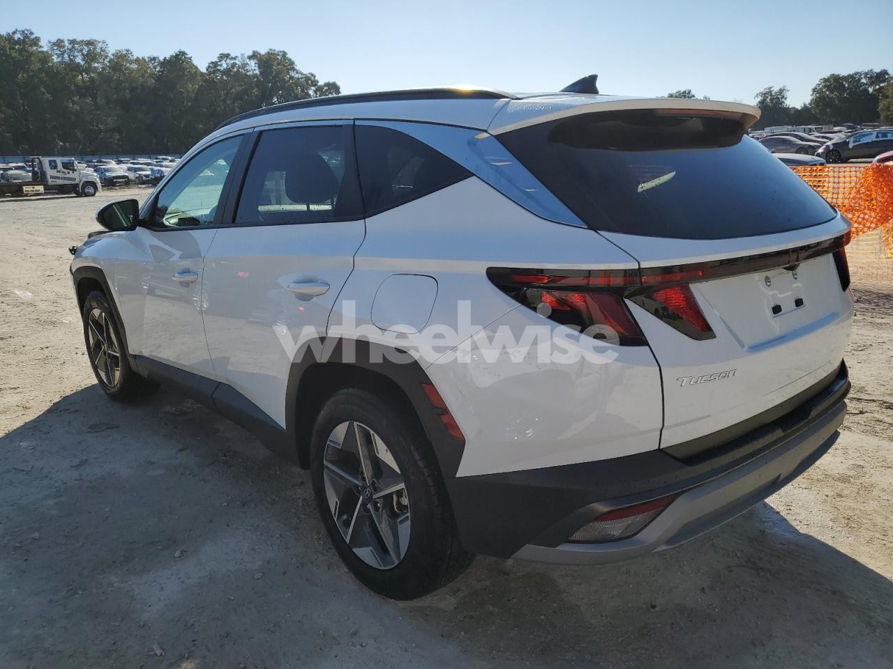Photo 2 of 2025 HYUNDAI TUCSON SEL (VIN 5NMJB3DE1SH491557)
