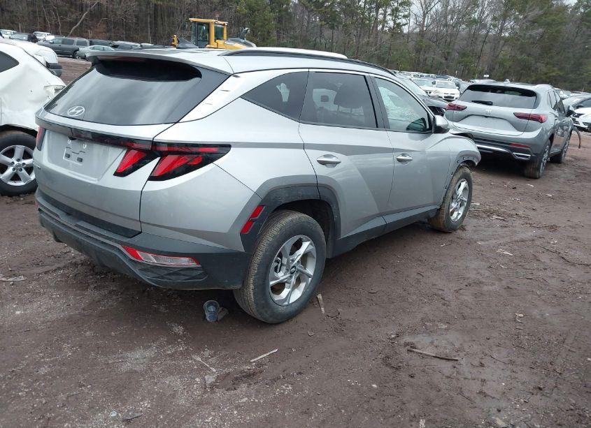 Photo 4 of 2024 Hyundai Tucson SEL (VIN 5NMJB3DE2RH404257)