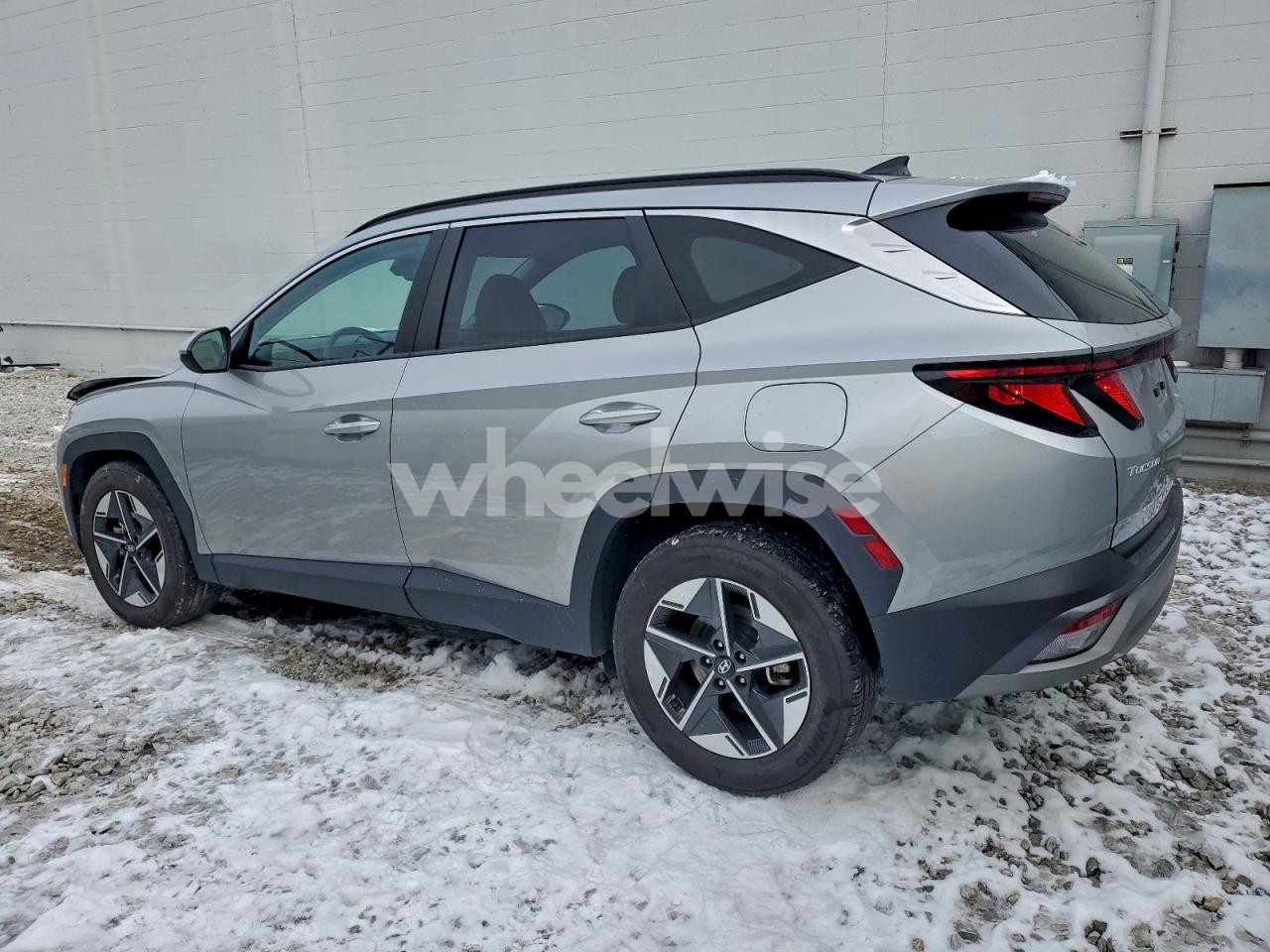 Photo 2 of 2025 HYUNDAI TUCSON SEL (VIN 5NMJB3DE2SH546890)