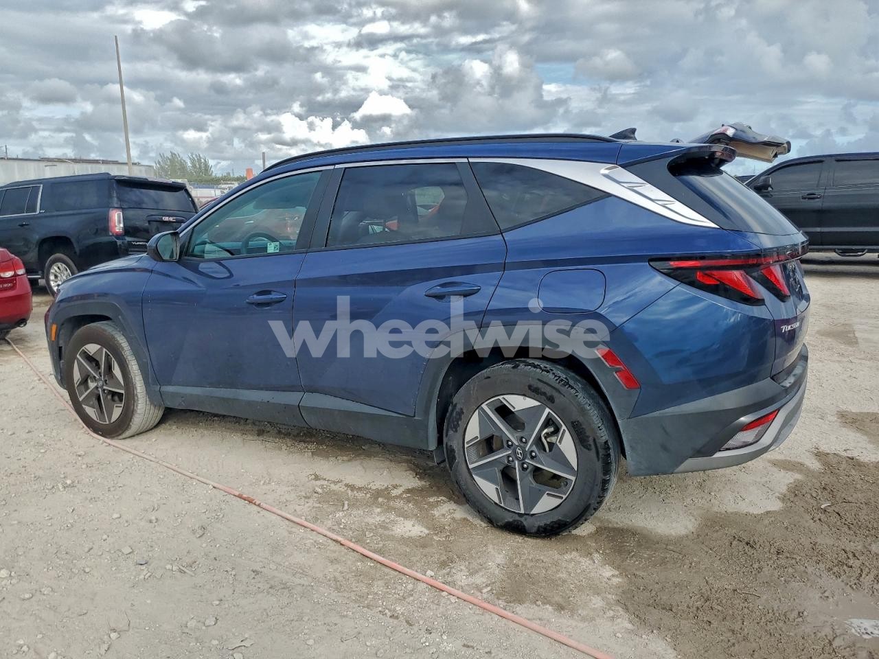Photo 2 of 2025 HYUNDAI TUCSON SEL (VIN 5NMJB3DE3SH492208)