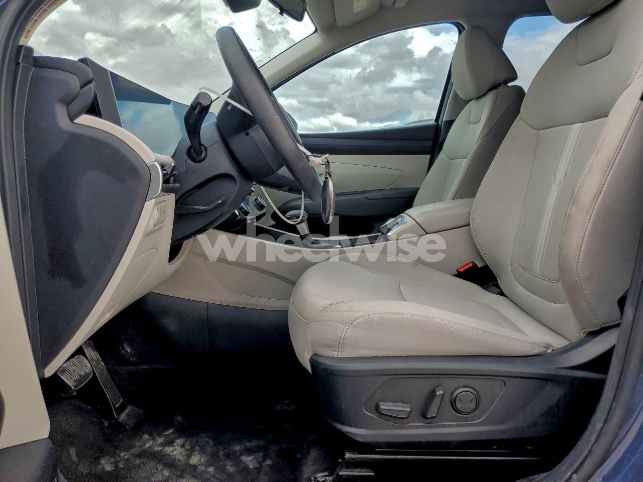 Photo 7 of 2025 HYUNDAI TUCSON SEL (VIN 5NMJB3DE3SH492208)