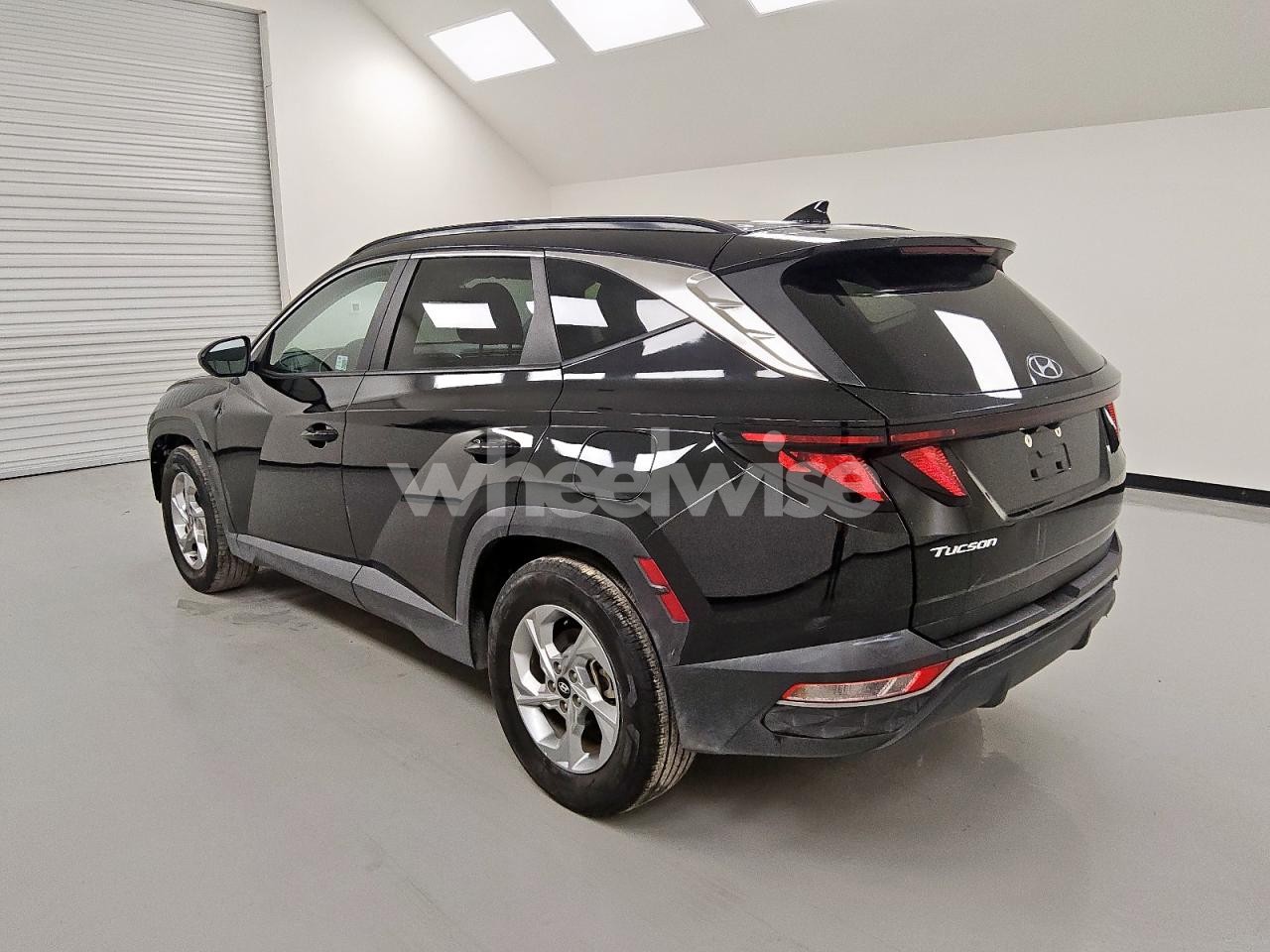 Photo 2 of 2024 HYUNDAI TUCSON SEL (VIN 5NMJB3DE9RH330173)