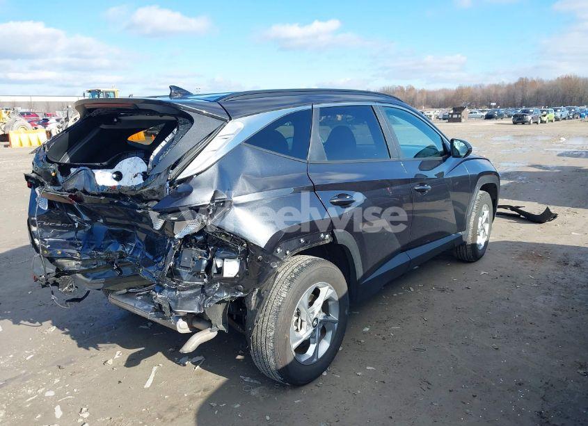 Photo 4 of 2024 Hyundai Tucson SEL (VIN 5NMJBCDE1RH322990)